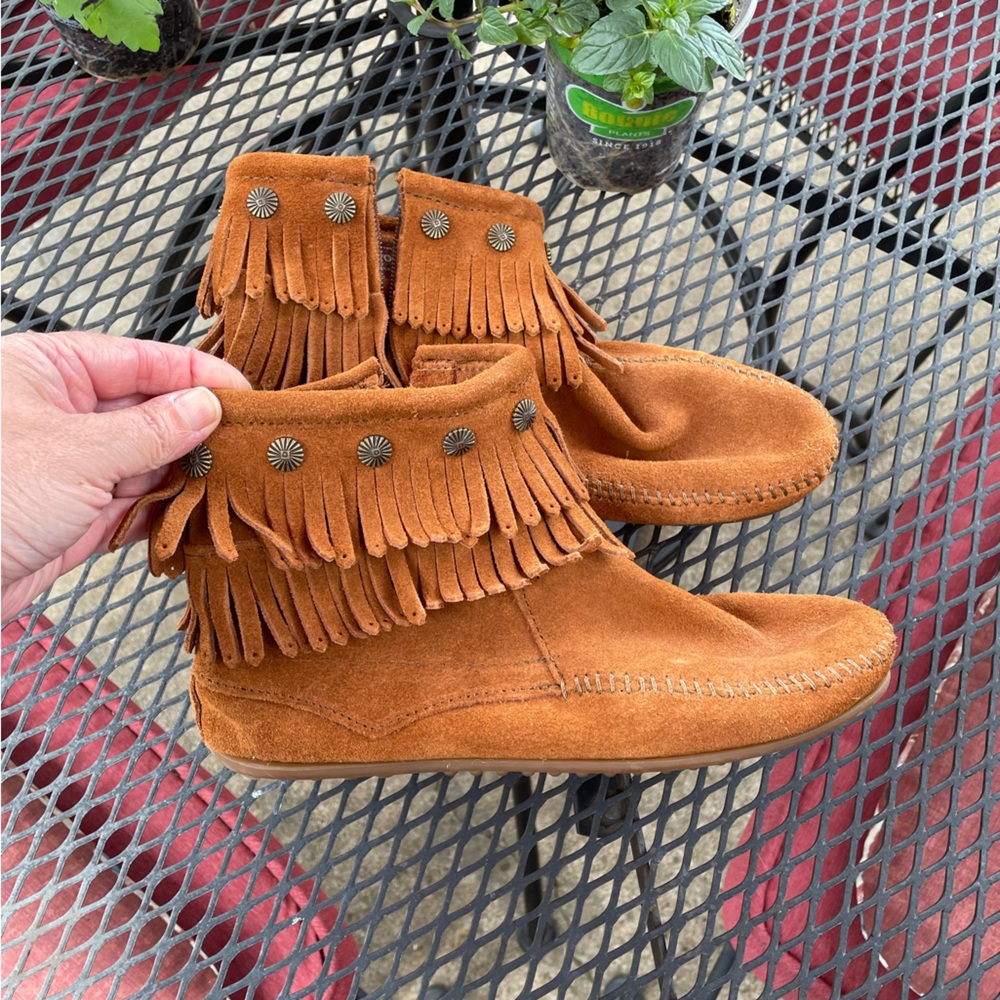 Minnetonka tan suede moccasin booties sz. 9.5
